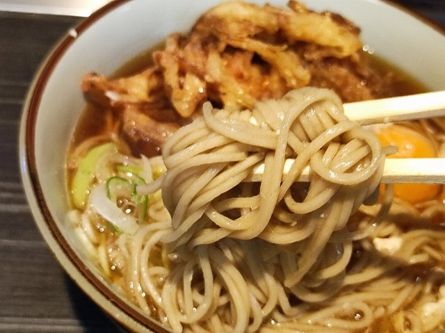 蕎麦を手繰る