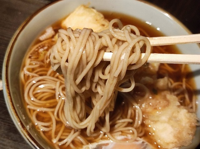 蕎麦を手繰る