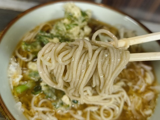 蕎麦を手繰る
