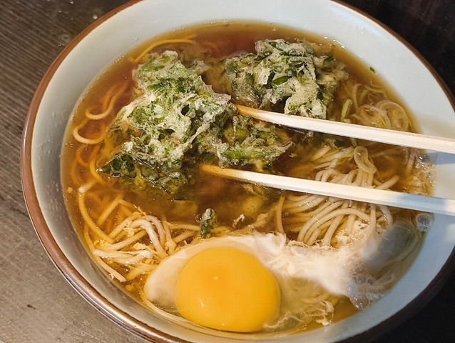 春菊天を汁に浸す