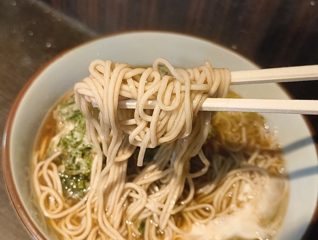 蕎麦を手繰る