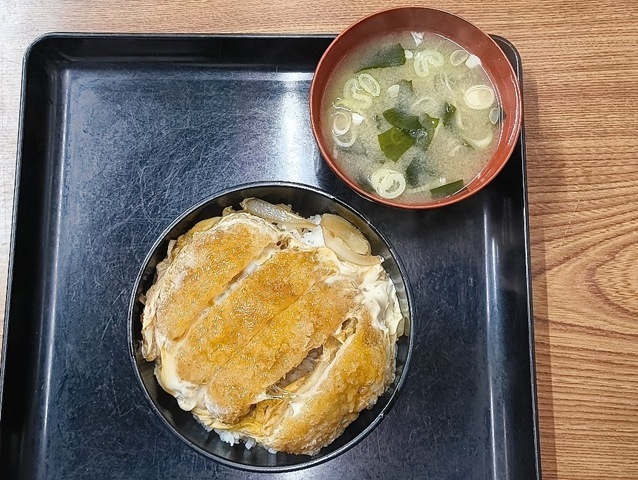 かつ丼とみそ汁