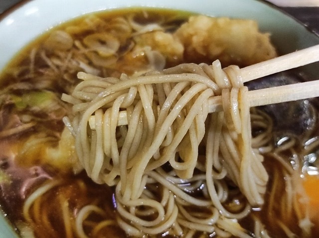 蕎麦を手繰る