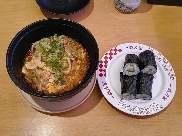 すし屋の酸辛湯麺ときゅうり巻
