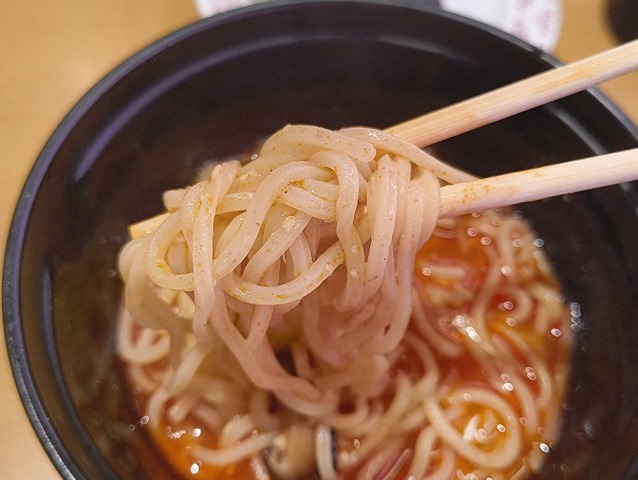 麺を食べるのだよ