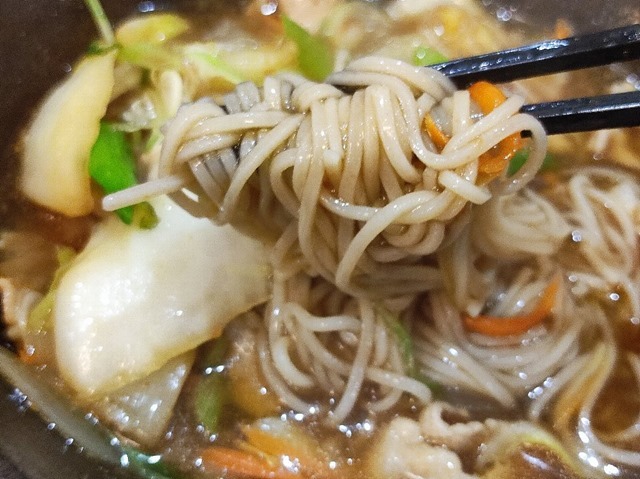 蕎麦を手繰る