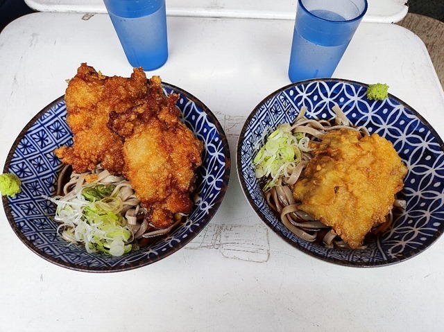 冷し特製唐揚げ太麺そばと冷し鶏天太麺そば