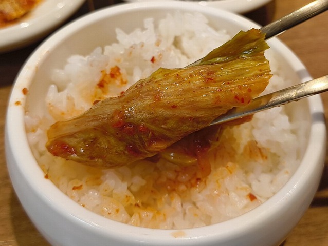 最後はキムチでご飯を包みこんで食べると、辛いのがなぜか幸せになるのだよ（笑）