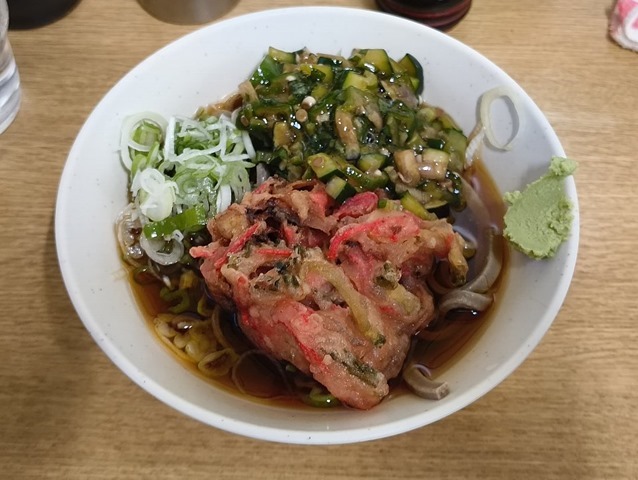 冷し太そば（小盛）＋山形だし＋ゴーヤのかき揚げ