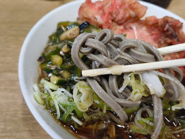 蕎麦を手繰るのだ