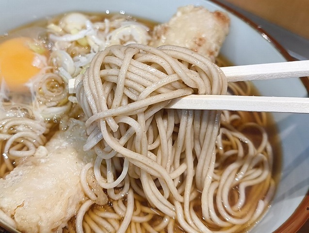 蕎麦を手繰る