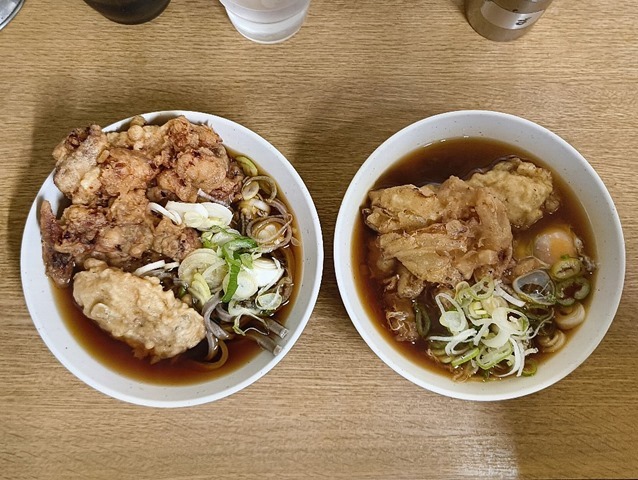 ジャンボゲソ天＋太そば（小盛）とカキ天＋玉ねぎ天＋生たまご＋太そば（小盛）